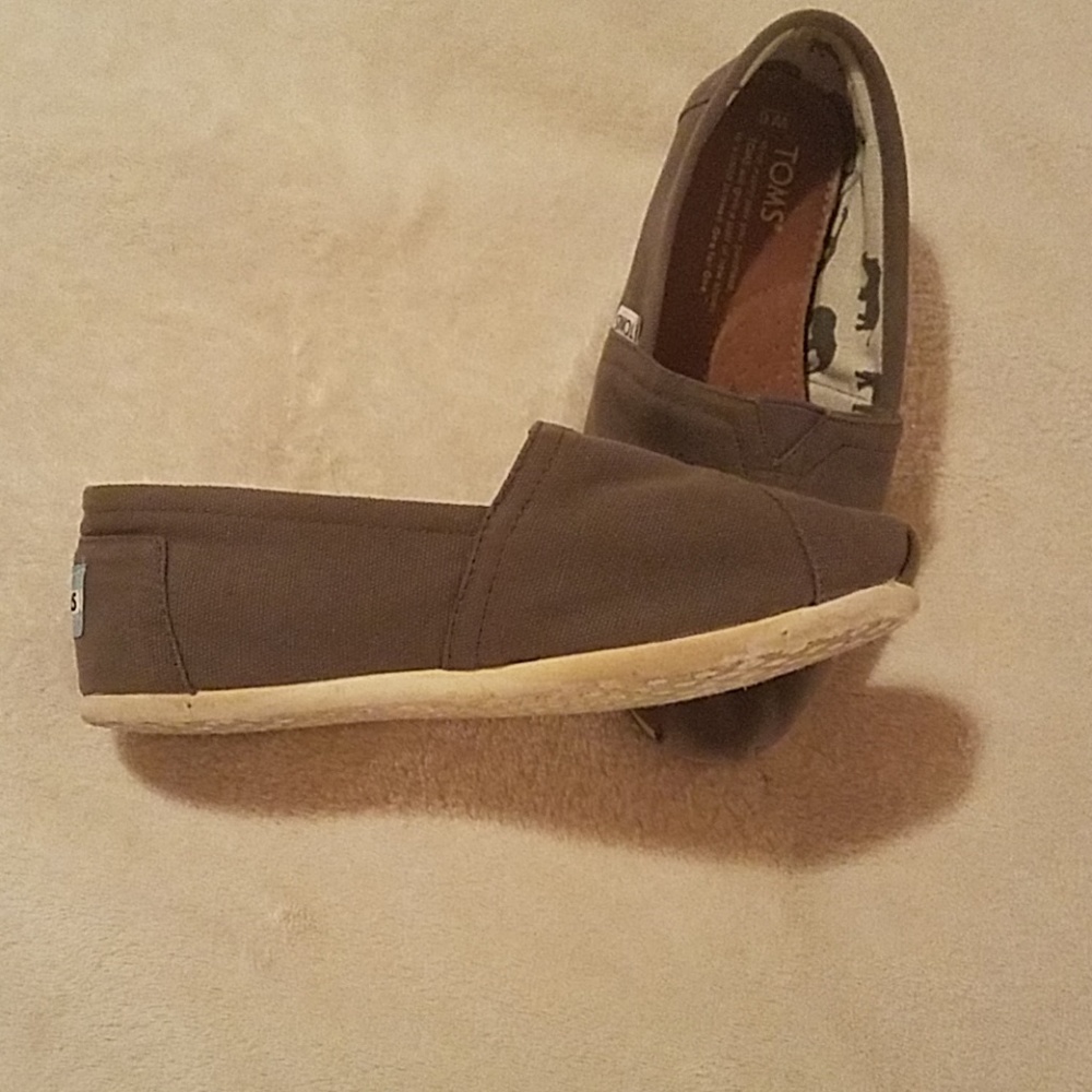 Toms - Picture 2 of 4